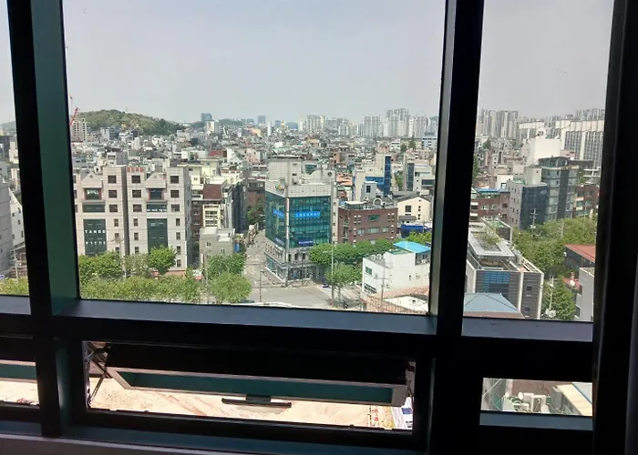 House With A Great View And Elevator Access Right In Front Of Hongik Univ Station Апартаменты *