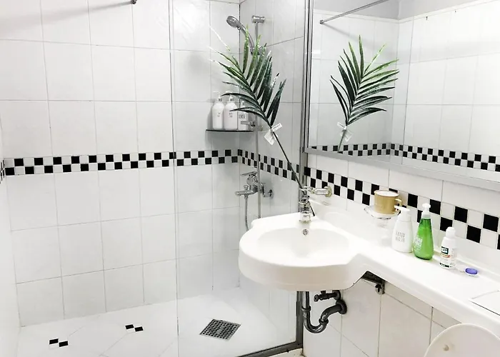 House With A Great View And Elevator Access Right In Front Of Hongik Univ Station *