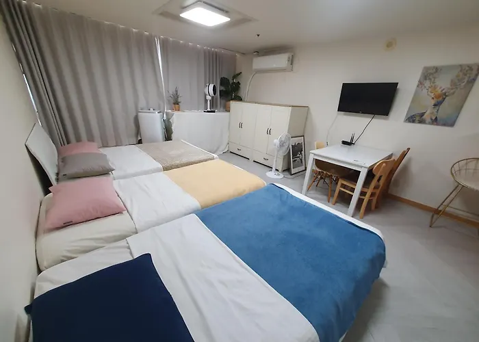 Апартаменты House With A Great View And Elevator Access Right In Front Of Hongik Univ Station