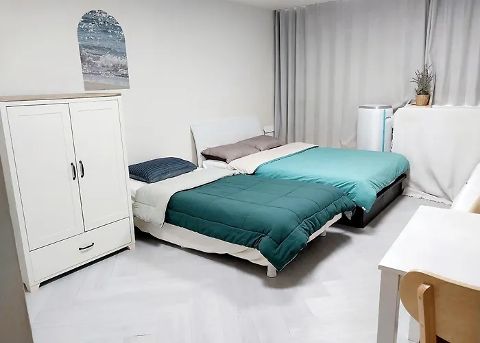 Апартаменты House With A Great View And Elevator Access Right In Front Of Hongik Univ Station Сеул